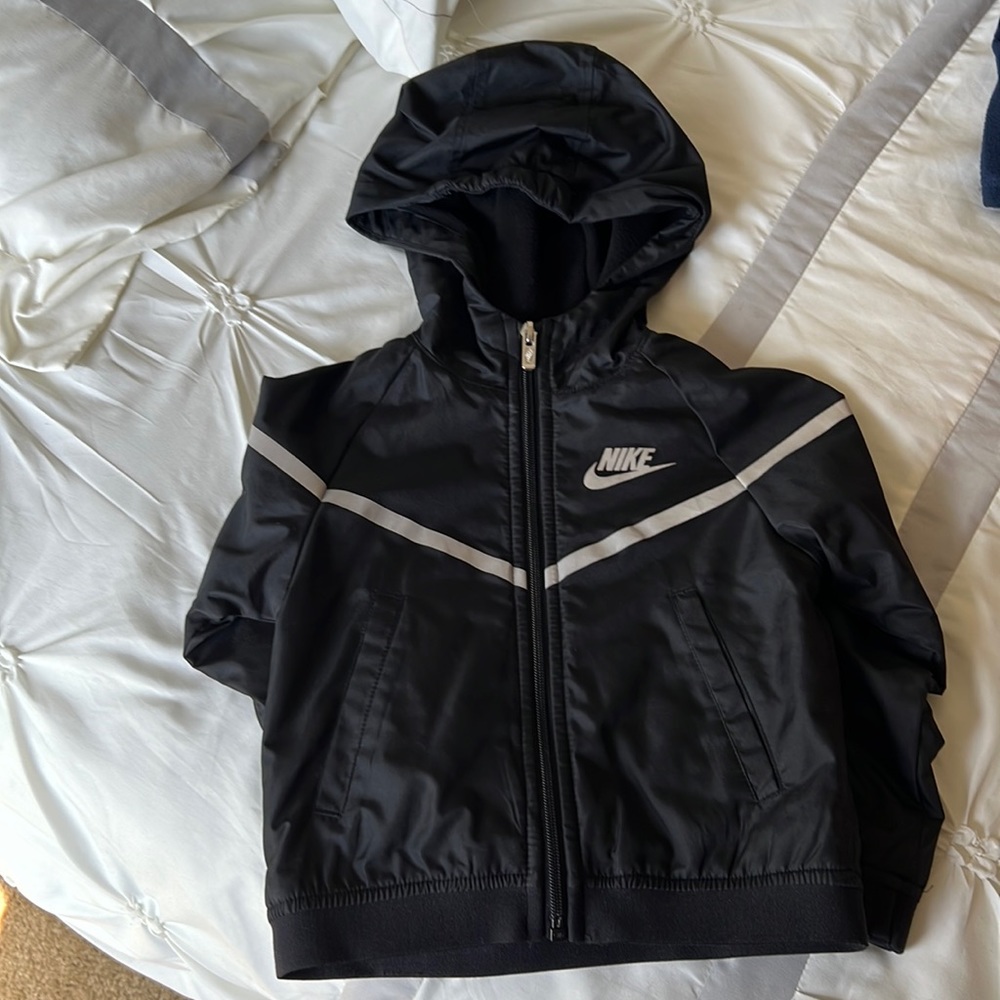 Toddler boys 2t nike windbreaker jacket with hood.
